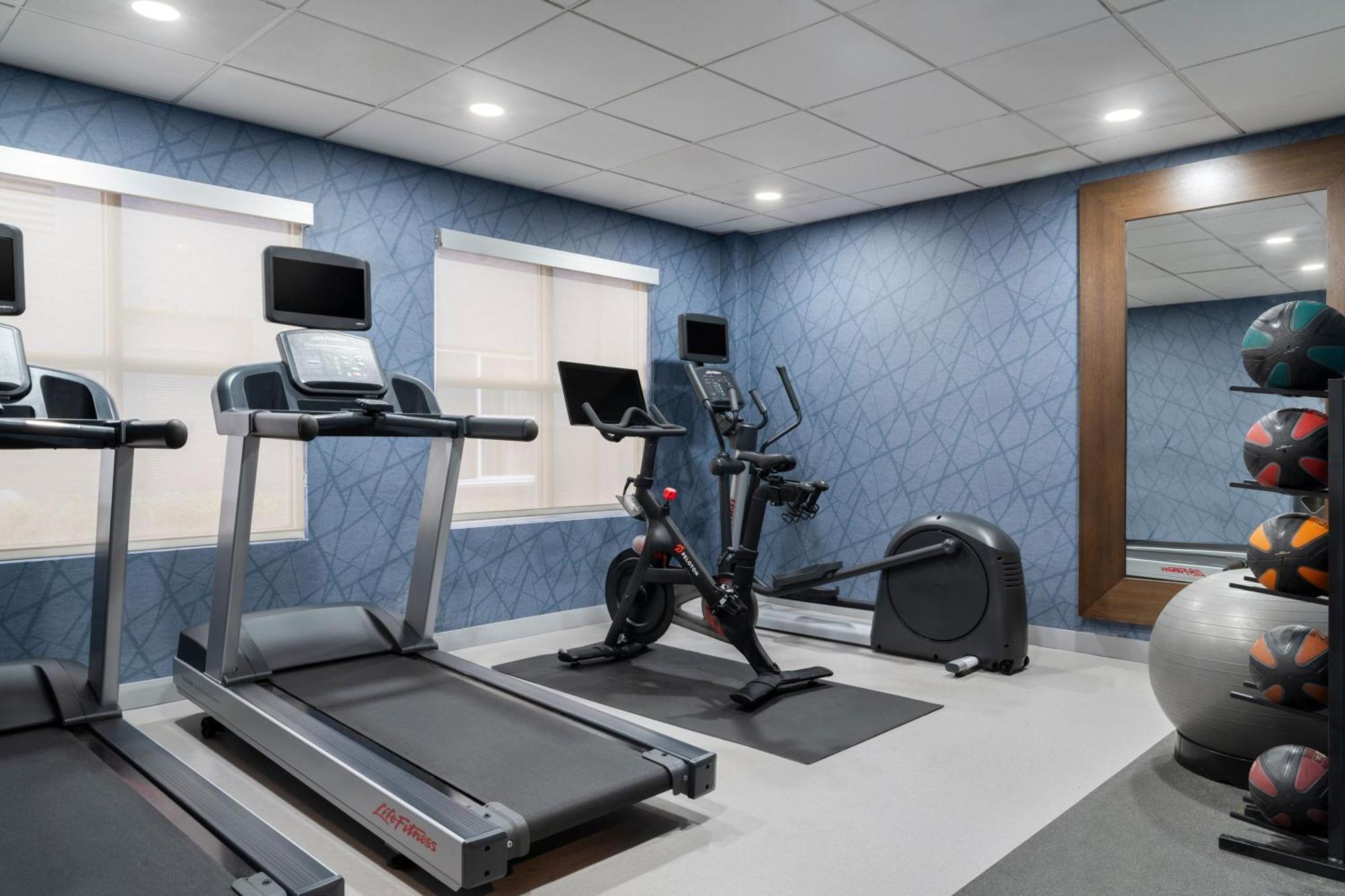 Homewood Suites By Hilton Chester Extérieur photo